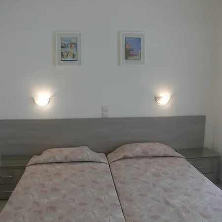 Karyatides Szálloda 2*